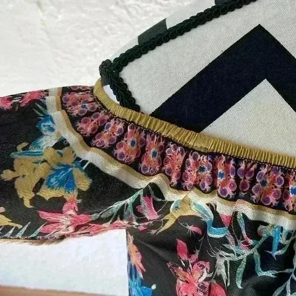 NWOT Flying Tomato black with floral design off the shoulder blouse; size S - Picture 3 of 5